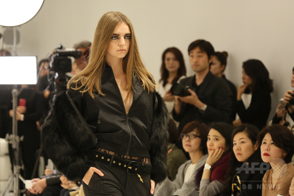 ユニクロの「カリーヌ･ロワトフェルド」コレクションに注目