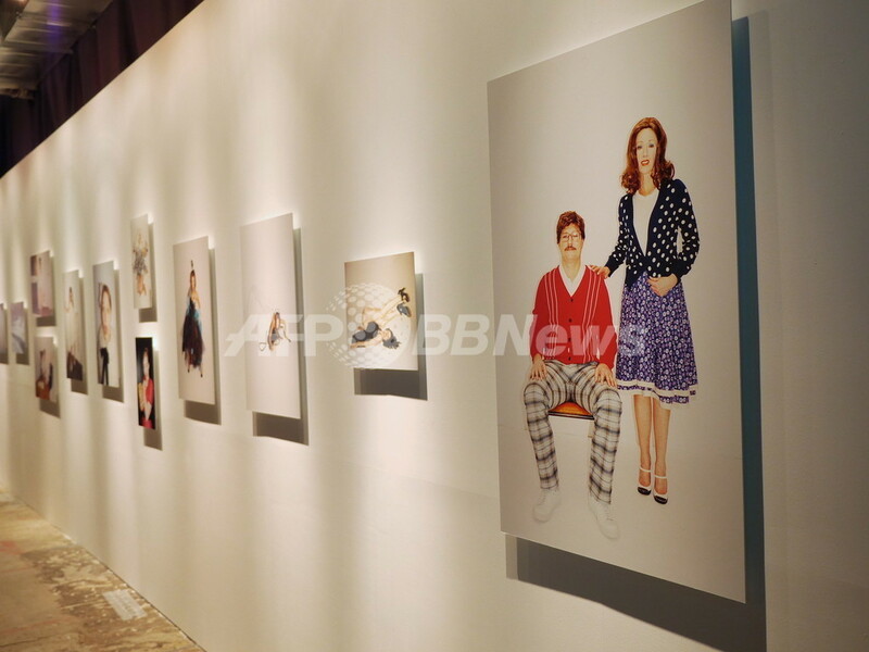 マーク ジェイコブス回顧展14日まで、貴重なショーピースが一堂に