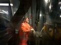 米ニューヨーク市ブルックリン地区の鉄道駅で起きた列車脱線事故の現場（2017年1月4日撮影）。(c)AFP/KENA BETANCUR