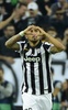 サッカー欧州チャンピオンズリーグ2014-15準々決勝第1戦、ユベントス対ASモナコ。PKを決めて喜ぶユベントスのアルトゥーロ・ビダル（2015年4月14日撮影）。(c)AFP/OLIVIER MORIN