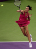 女子テニス、ソニー・エリクソン・チャンピオンシップ（%%Sony Ericsson Championships - Doha 2009%%）シングルス準決勝。大会第7シードのヴィーナス・ウィリアムス（%%Venus Williams%%、米国）は、大会第8シードのエレナ・ヤンコビッチ（%%Jelena Jankovic%%、セルビア）と対戦。ヴィーナスは5-7、6-3、6-4で勝利し、決勝に進出した。写真はリターンショットを返すエレナ・ヤンコビッチ。（2009年10月31日撮影）(c)AFP/KARIM JAAFAR