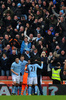 イングランド、FAカップ2012-13（FA Cup 2012-13）・4回戦、ストーク・シティ（Stoke City）対マンチェスター・シティ（Manchester City）。後半40分にパブロ・サバレタ（Pablo Zabaleta）が決めた決勝ゴールをサポーターとともに喜ぶマンチェスター・シティの選手（2013年1月26日撮影）。(c)AFP/Paul Ellis