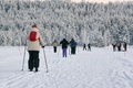 フィンランドでスキーを楽しむ人々（2024年1月4日撮影、資料写真）。(c)Irene Stachon / Lehtikuva / AFP