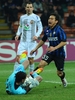 サッカー欧州チャンピオンズリーグ2011-12（UEFA Champions League 2011-12）は7日、グループリーグ第6節の試合が各地で行われ、CSKAモスクワ（CSKA Moscow）は2-1でインテル（Inter Milan）に勝利し、グループBの2位で決勝トーナメント進出を果たした。

CSKAモスクワのGKウラジミール・ガブロフ（Vladimir Gabulov）に得点機を阻まれるインテルの長友佑都（Yuto Nagatomo、2011年12月7日撮影）。(c)AFP/OLIVIER MORIN
&lt;a href=&quot;http://www.afpbb.com/article/sports/soccer/champion-league/2844527/8175933&quot;&gt;&lt;b&gt;＜記事本文へ戻る＞&lt;/b&gt;&lt;/a&gt;