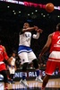 NBAオールスターゲーム2016。パスを出すマイアミ・ヒートのドウェイン・ウェイド（2016年2月14日撮影）。(c)AFP/Getty Images/Elsa