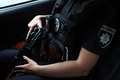 ウクライナ南部オデーサで、巡回中の警官（2023年5月25日撮影）。(c)Oleksandr GIMANOV / AFP