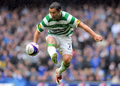 08-09スコットランド・プレミアリーグ第35節、グラスゴー・レンジャーズ（%%Glasgow Rangers%%）対セルティック（%%Celtic%%）。試合はレンジャーズが1-0で勝利し、敗れたセルティックは2位に転落した。写真はボールをコントロールするセルティックのスコット・マクドナルド（%%Scott McDonald%%）。（2009年5月9日撮影）(c)AFP/ANDREW YATES