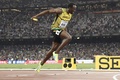 第15回世界陸上北京大会、男子4×100メートルリレー決勝。フィニッシュするジャマイカのウサイン・ボルト（2015年8月29日撮影）。(c)AFP/FRANCK FIFE