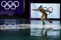 平昌冬季五輪、フィギュアスケートのエキシビションに臨むアリーナ・ザギトワ（2018年2月25日撮影）。(c)AFP/Mladen ANTONOV