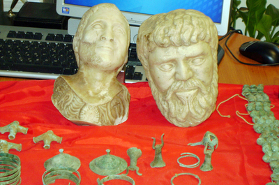 ギリシャ考古学博物館盗難で2人逮捕