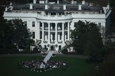 バイデン氏孫娘、ホワイトハウスで挙式