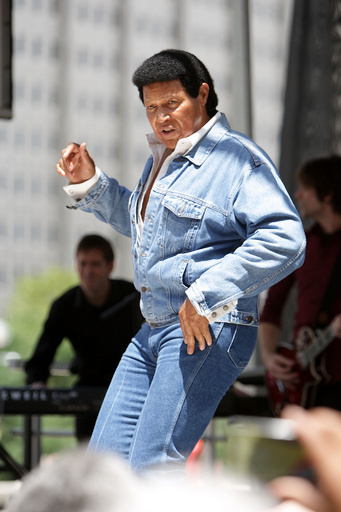 米伝説的歌手、「男性器測定アプリ」めぐりHPを提訴