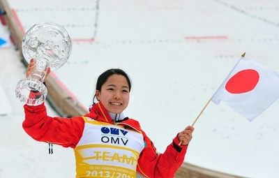 高梨が今季15勝目、圧倒的な強さをみせたW杯を締めくくる