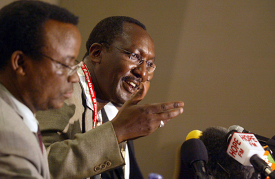 114人搭乗のケニア機墜落、捜索難航 - カメルーン