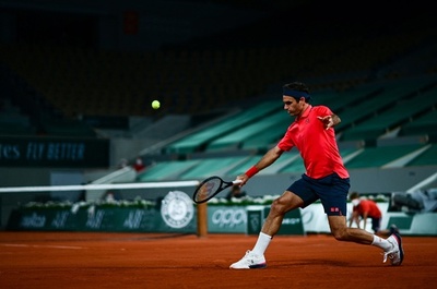 フェデラー全仏16強 深夜の熱闘制し「正しい方向へ進んでいる」