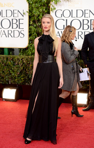 ＜第70回ゴールデン・グローブ賞＞ロージーが「サンローラン」を着用