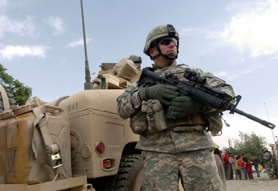 暴動で死傷者180人、最初の発砲は米軍 - アフガニスタン