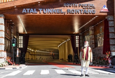 インド、対中国境地帯へのトンネル開通 モディ氏「軍に恩恵」