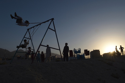 ごみ捨てに来た姉弟が爆死、悲惨が日常化したアフガニスタン