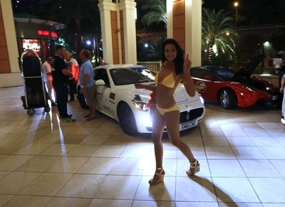 モンテカルロで美女が出迎え、欧州横断「キャノンボール2000」