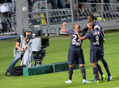 ボルドー、エヴィアンを破り首位に浮上