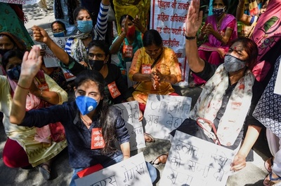 カースト最下層女性レイプ死、非難の的の警察「外国団体が抗議扇動」