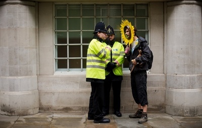 英警官の1割に副業、なかには驚きの職種も