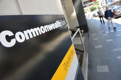 豪銀行に男が放火、26人負傷 6人重体