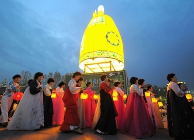 韓国、各地でお釈迦様の誕生を祝う