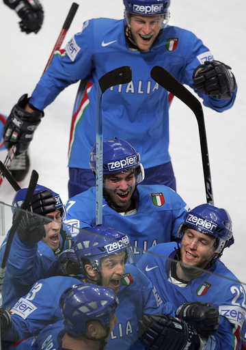 ＜アイスホッケー 世界選手権大会2007＞イタリア ラトビアを降しグループ3位で2次ラウンドへ - ロシア