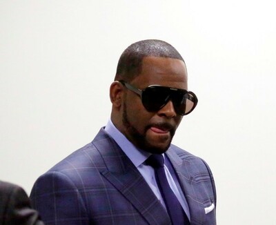 R・ケリー被告、養育費滞納で拘束 性犯罪疑惑を否定直後に