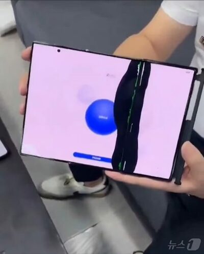 中国ファーウェイ「三つ折り」スマホ、発売直後に耐久性問題が浮上