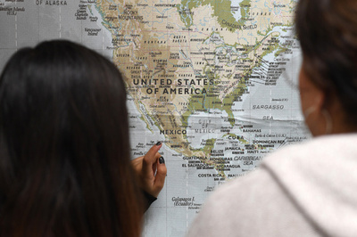 米カンザス州知事選に16歳高校生が立候補、副知事候補は同級生