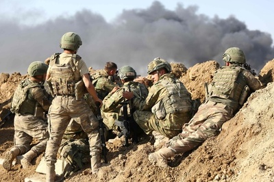 トルコ軍、クルド人地域への攻勢強める 国境の町に侵攻