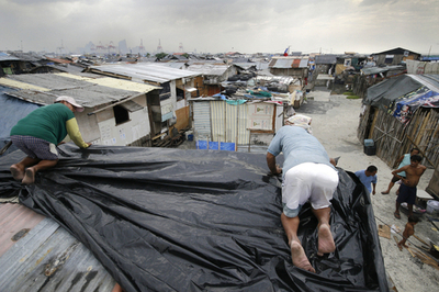 熱帯性低気圧「ミートク」接近、フィリピン東部41万人に避難勧告