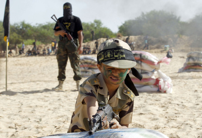 夏休みは軍隊式サマーキャンプ、パレスチナの少年たち