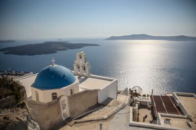 ギリシャの観光地サントリーニ島周辺で地震200回超