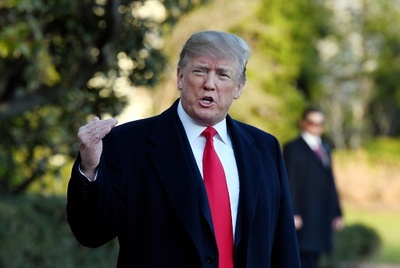 米政権、学校職員の武装化目指す州支援の意向