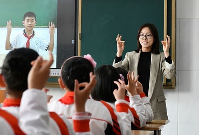 中国の小中学校 大卒以上の担任が95%超