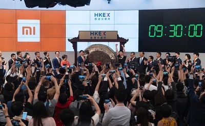 シャオミ香港でIPO 初値は発行価格下回る