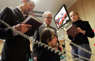 経営破綻の石油大手ユコス、本社社屋が約4700億円で落札 - ロシア