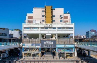 ソウルの「100億円かけた」空中歩行橋、人は歩いているのか…市が「撤去」念頭に歩行量調査