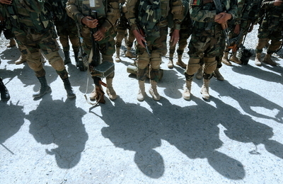 タリバンによる国軍への先制攻撃で村人数千人が避難、アフガニスタン