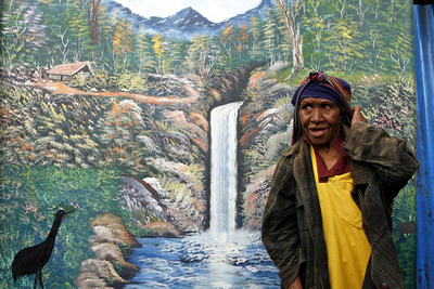 パプアのスラム街で風景画を背景に写真をどうぞ