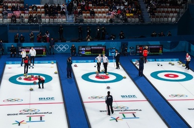 平昌五輪の競技スタート、カーリング新種目の混合ダブルスで