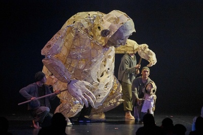 人間と自然をめぐる物語、人形劇開催 インドネシア