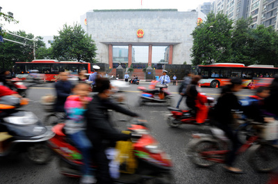 中国・成都市、路線バス無料化を開始 交通量緩和狙い