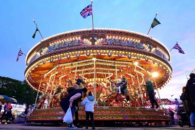 700年の歴史誇る移動遊園地、再開 コロナ流行後初