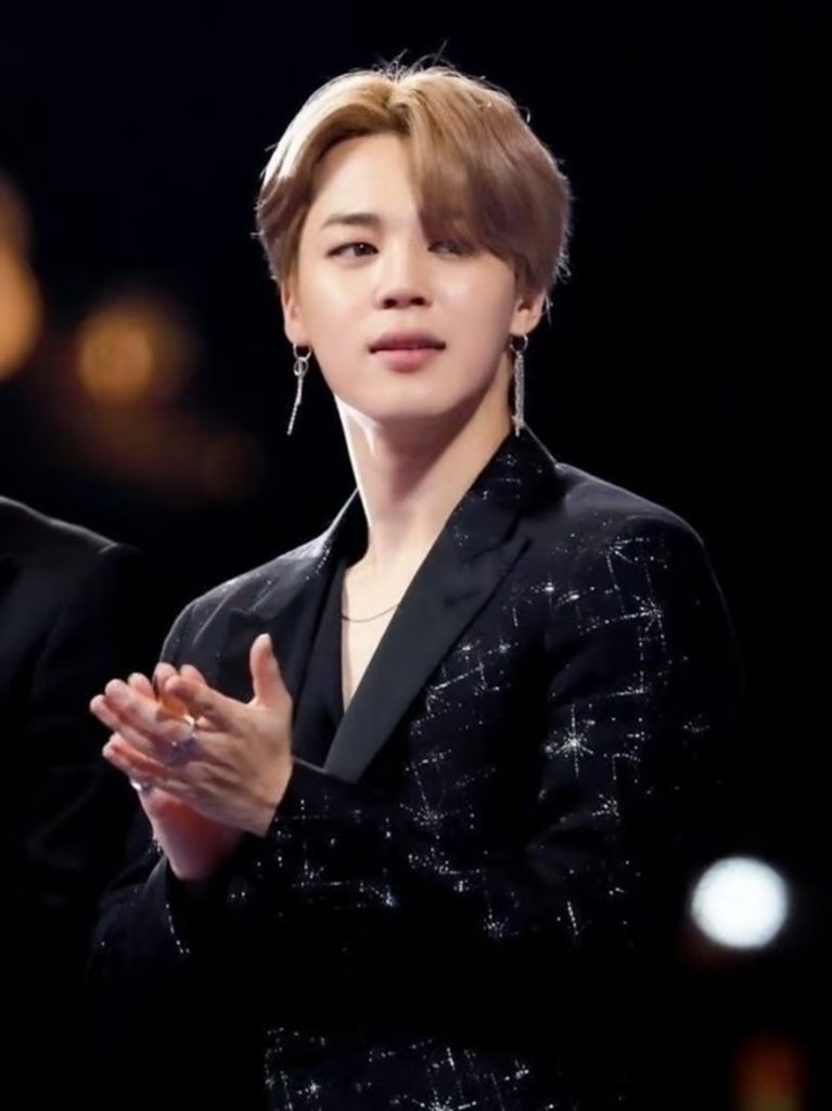 (c)STARNEWS