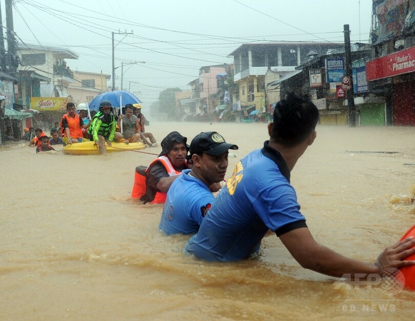マニラで洪水、台風16号の豪雨で